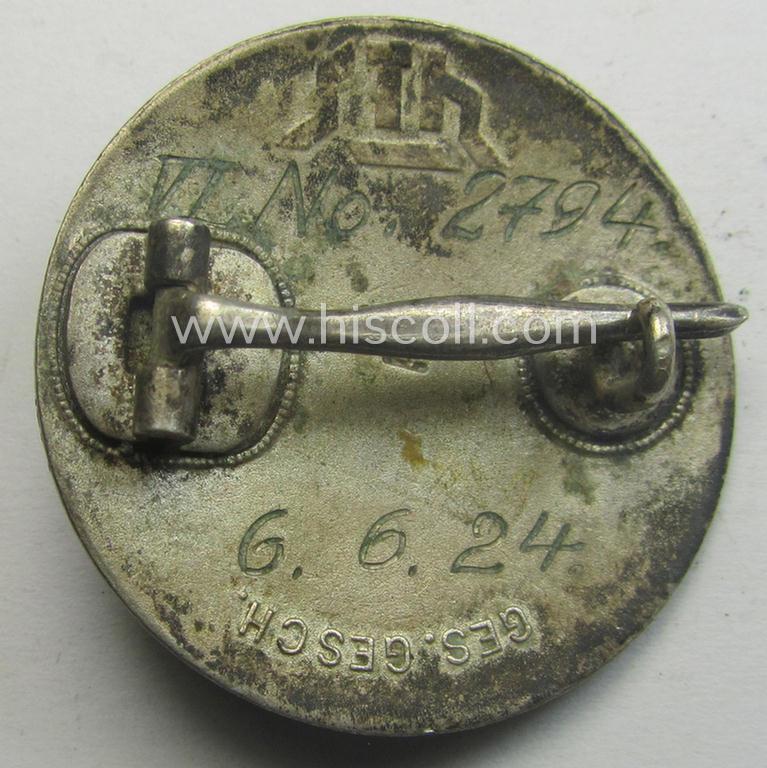 Enamelled lapel-pin: 'Der Stahlhelm' - Bund der Frontsoldaten (Sta) - Eintrittsabzeichen 1924' being a nicely engraved (ie. 'VI.No. 2794 - 6.6.24'-) example that comes in an overall very nice- (and/or fully undamaged!), condition