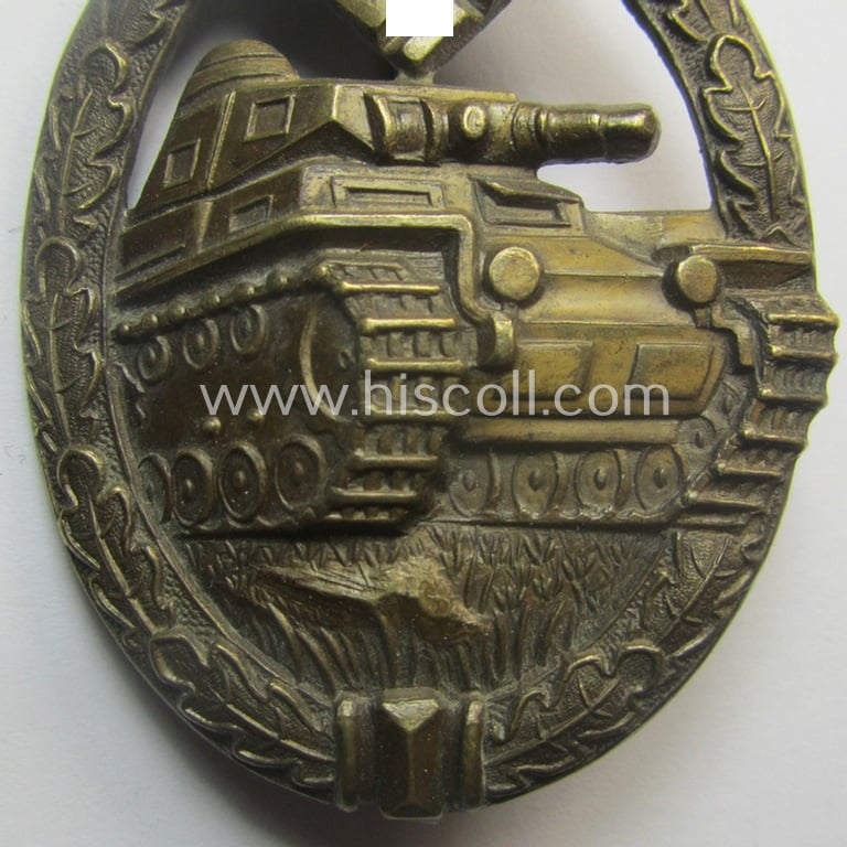 Superb, 'Panzerkampf-Abzeichen in Bronze' being a (typical!) unmarked, 'Buntmetall'-based- and/or 'hollow-back'-specimen as was produced by the: 'Karl Würster'-company