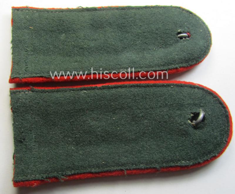 Pair of early- (ie. pre-) war-period, WH (Heeres) 'M36'- (ie. 'M40'-) pattern 'cyphered' EM-type shoulderstraps as intended for a: 'Soldat u. Mitglied des Art.(Beo.)-Abts. 7'