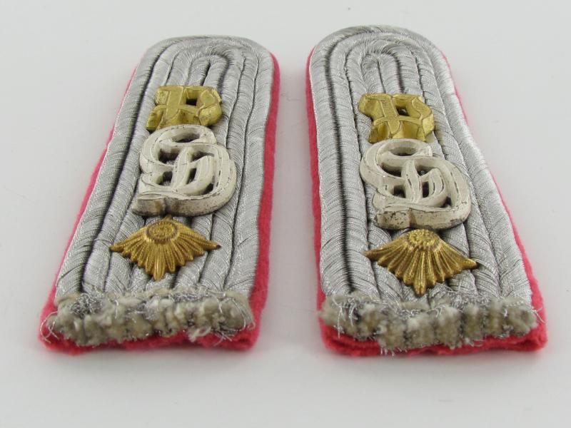 Wehrmacht (Heer) ‘Grossdeutschland’ Panzer Oberleutnant Shoulder Boards