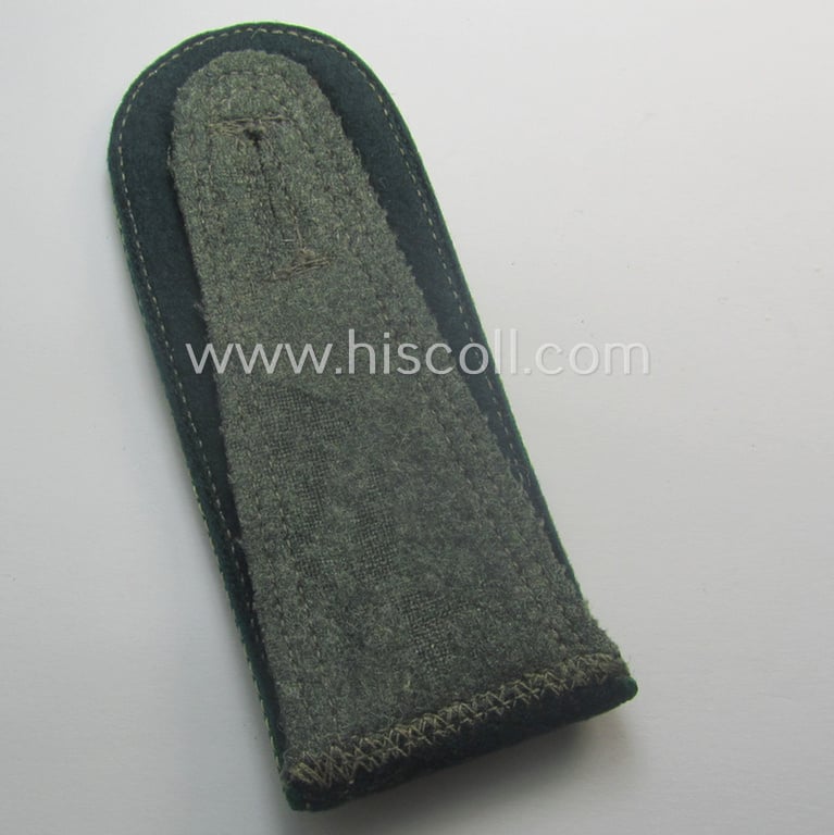 Single, WH (Heeres) NCO-type (ie. 'M40'-pattern- and neatly 'cyphered') shoulderstrap as was intended for usage by an: 'Uffz. eines (Gebirgs)Jäger-Rgts.' (ie. 'Divisionseigene-Abteilung' and part of the: '17. Inf.-Div.)