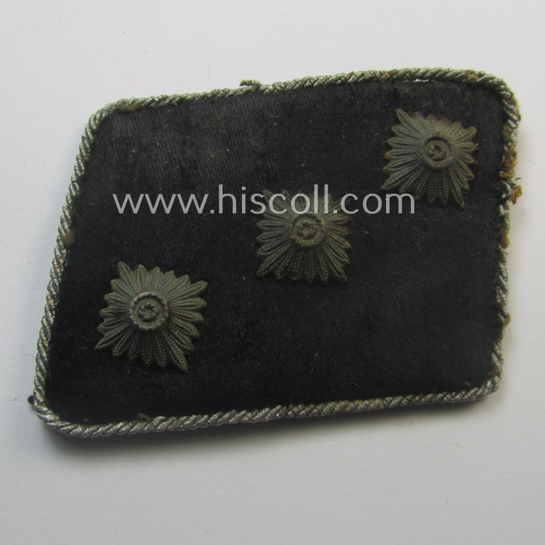 Fantastic - very desirable and complete! - truly worn and carefully tunic-removed insignia-grouping as was worn by a: 'Obersturmfüher u. Mitglied einer Panzerjäger-Abts. der Leibstandarte SS Adolf Hitler'