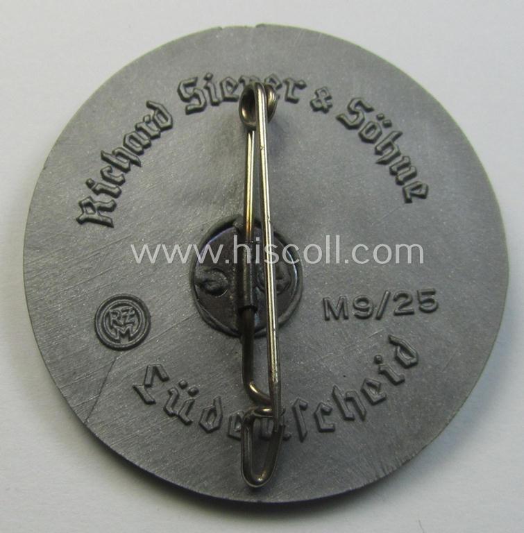 Resin-based- and/or silverish-grey-coloured, so-called: DAF- (ie. 'Deutsches Arbeitsfront'-related day-badge (ie. 'tinnie' or: 'Veranstaltungsabzeichen') bearing the text: 'Sportappell der Betriebe - 1938'