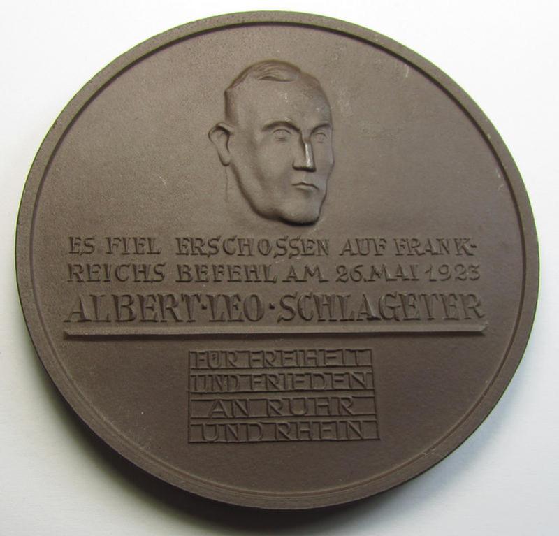 Attractive - and most certainly rarely encountered! - brownish-red-toned- and/or: 'Meissen'-porcelain-based, so-called: 'Erinnerungs- o. nichttragbare Medaille' as issued to commemorate the death of the N.S.D.A.P. 'martyr': Albert Leo Schlagete...