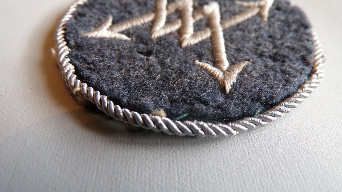 Luftwaffe Signals Specialist Badge (Tunic-Removed)