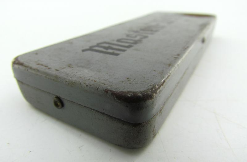 Wehrmacht 'Maskenbrille' in Container