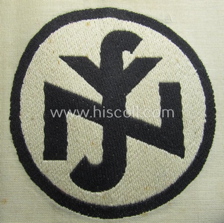 Superb - hardly worn and with certainty rarely found! - neatly 'BeVo'-woven, 'N.S.-Volkswohlfahrt' (N.S.V.) ie. 'Deutsches Arbeitsfront' (D.A.F)-related armband (ie. 'Armbinde') depicting an interwoven: 'N.S.V.'-logo
