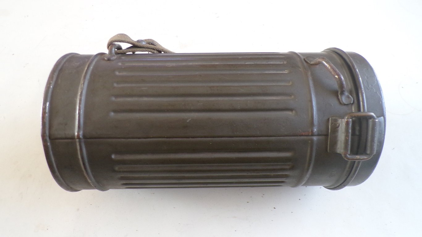 Wehrmacht M30 Gas Mask & Matching 1938 Canister