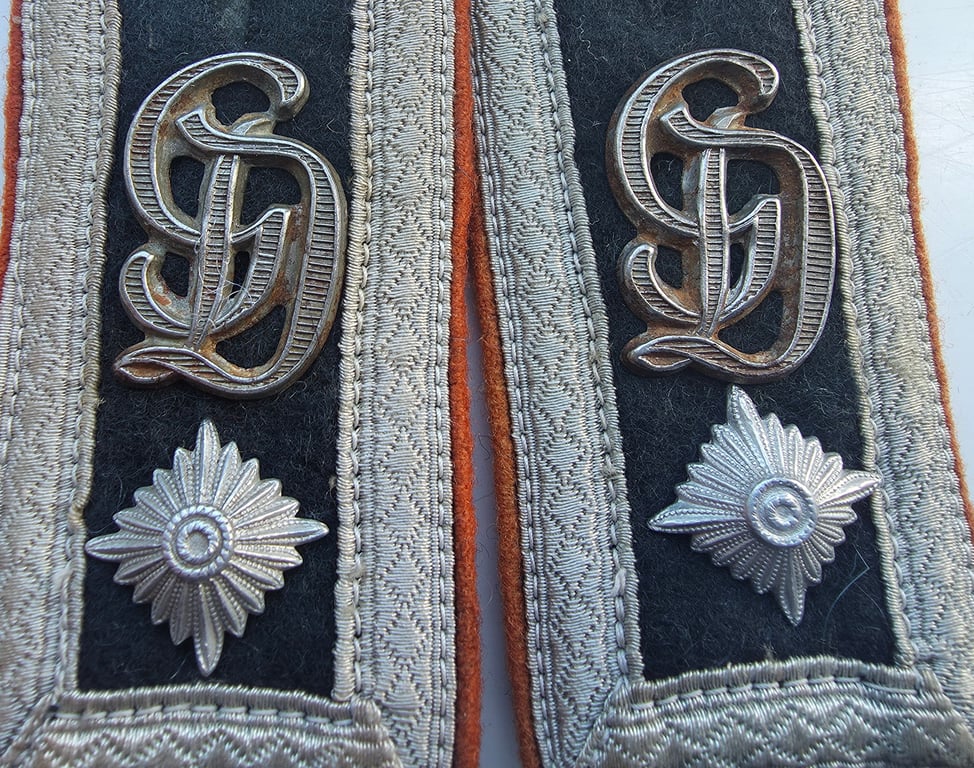 WH pair of GD Field Police NCO shoulder straps