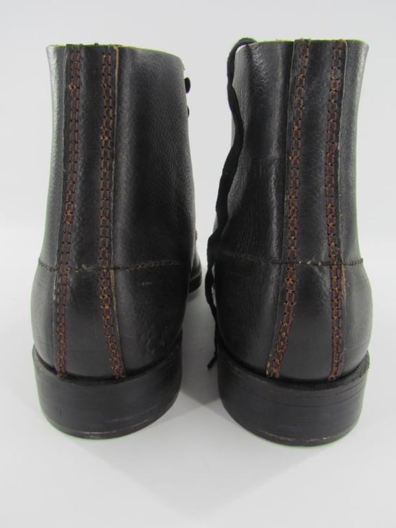 Low Boots ( Schnurschuhe ) with hobnails