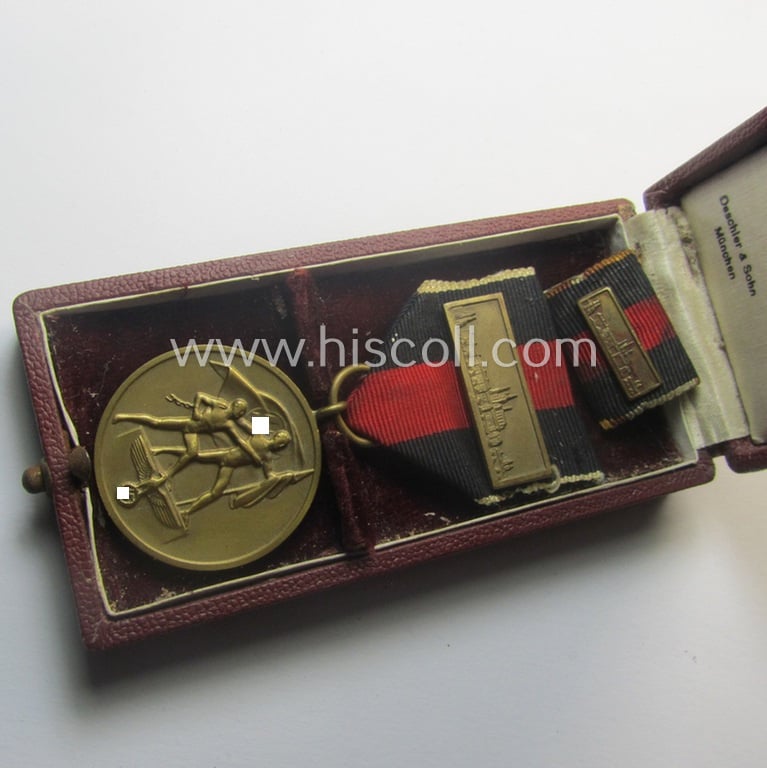 WH Czech-occupation- (ie. 'Anschluss'-) medal: '1. Oktober 1938' that comes with its period-attached 'PB-Spange' (and ribbon-bar) and that comes stored in its bordeaux-red-coloured- and/or non-maker-marked etui