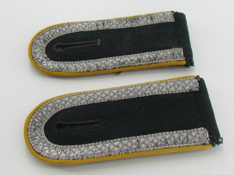 Wehrmacht (Heer) M36 cavalry or reconnaissance shoulder boards for Unteroffizier (NCO)