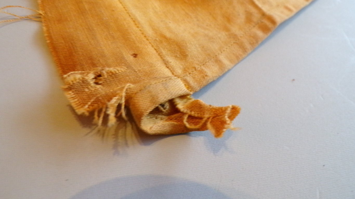 Gas warning pennant (large)