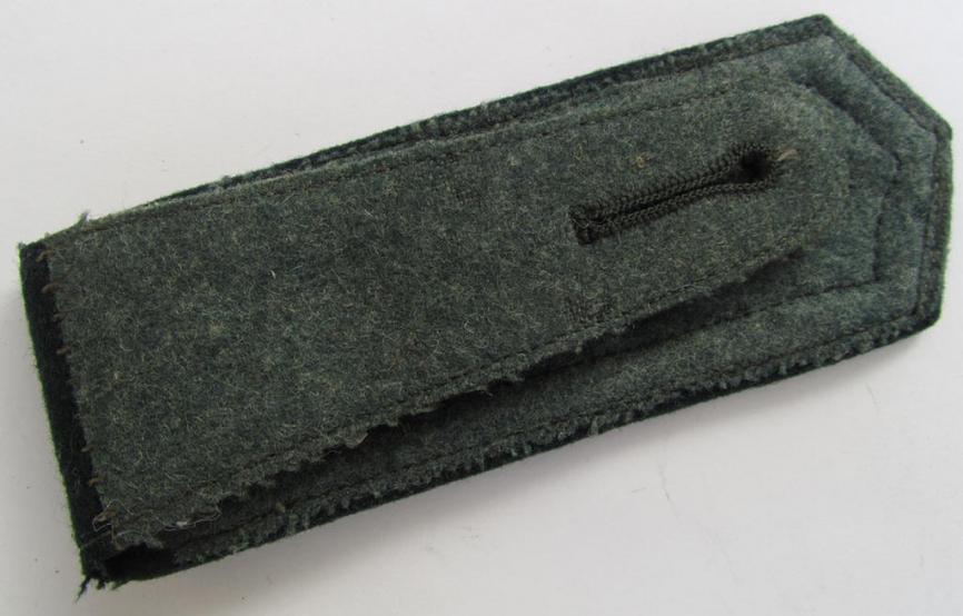 Neat - albeit regrettably single! - early- (ie. pre-war-) period WH (Heeres), 'M36'-pattern (pointed-style-) 'cyphered', NCO-type shoulderstrap, as was intended for a: 'Feldwebel u. Mitglied des Artillerie-Beobachtungabteilungs 3'