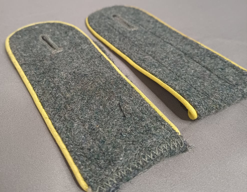 Army signals shoulderboard pair