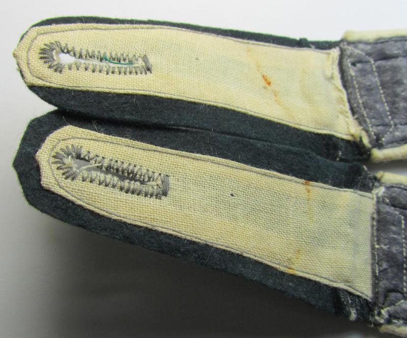 Attractive - and fully matching! - pair of WH (Heeres), early-war-period- (ie. 'M36'- ie. 'M40'-pattern, 'tailor-made') NCO-type shoulderstraps as was intended for usage by a: 'Feldwebel eines Infanterie-Regiments'