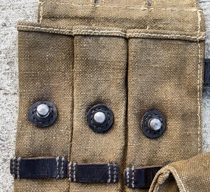 Reproduction MP40 magazine pouch