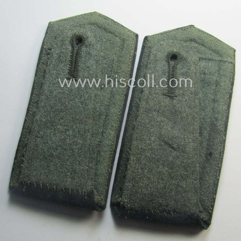 Pair of WH (Heeres) NCO-type (ie. 'M36- o. M40'-pattern- and/or 'pointed-styled'), neatly 'cyphered' shoulderstraps as was intended for usage by a: 'Feldwebel des Kavallerie-Aufklärungs-Abtlgs. 7'