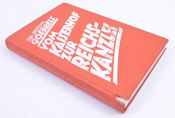 German Book: Vom Kaiserhof zur Reichskanzlei