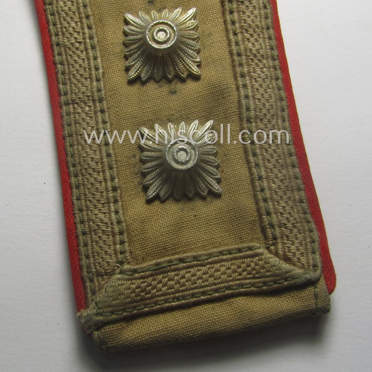 Single, WH (Luftwaffe) 'tropical-issued' NCO-type shoulderstrap (as was specifically intended for usage on the tropical-shirts ie. tunics) as was specifically intended for an: 'Oberfeldwebel der Flakartillerie-Trpn.'
