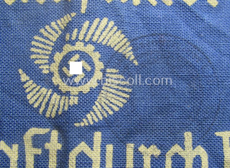 Unusually seen, linnen-based- and/or light-blue-coloured, DAF- (ie. KDF-) related armband (ie. 'Armbinde') showing white-linnen-toned borders and depicting the typical 'KDF'-logo and text: 'Stadtführer - N.S.G. Kraft durch Freude'
