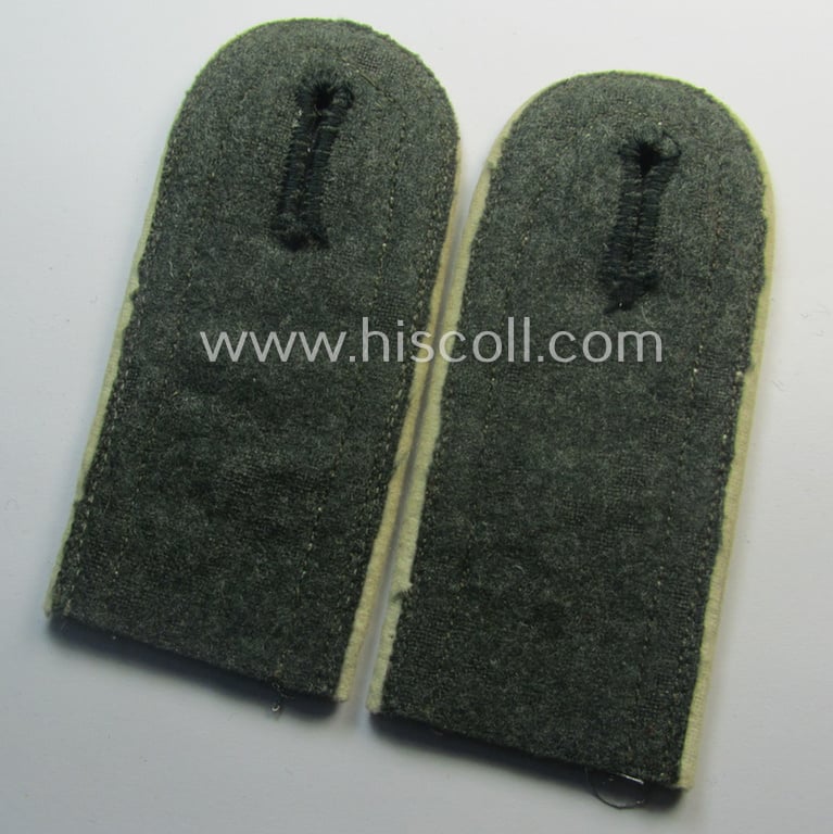 Clearly 'cut-off' - albeit fully matching! - pair of WH (Heeres), pre- ie. early-war period- (ie. 'M40'-pattern, rounded-styled) typical 'standard-issued' NCO-type shoulderstraps as intended for an: 'Unteroffizier der Infanterie-Trpn.'