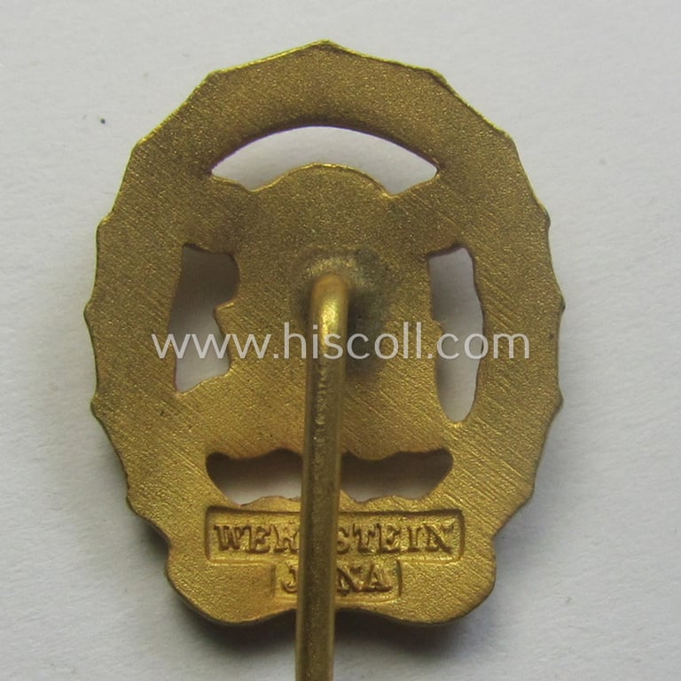 Superb, 'Reichssportabzeichen DRL in Gold' (or: golden-class DRL sports'-badge) being a maker- (ie. 'Wernstein - Jena'-) marked example and that comes with its accompanying miniature