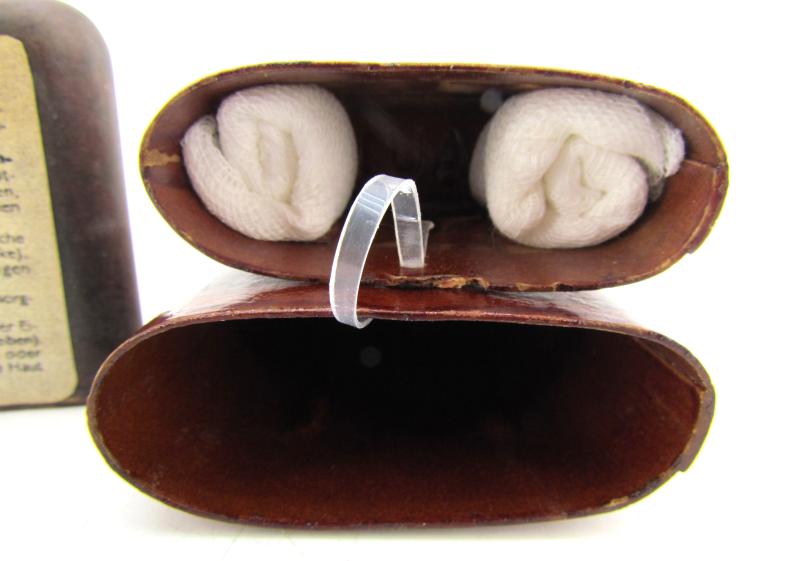 Wehrmacht anti-gas skin detoxification ointment (Hautentgiftungssalble) flask in container