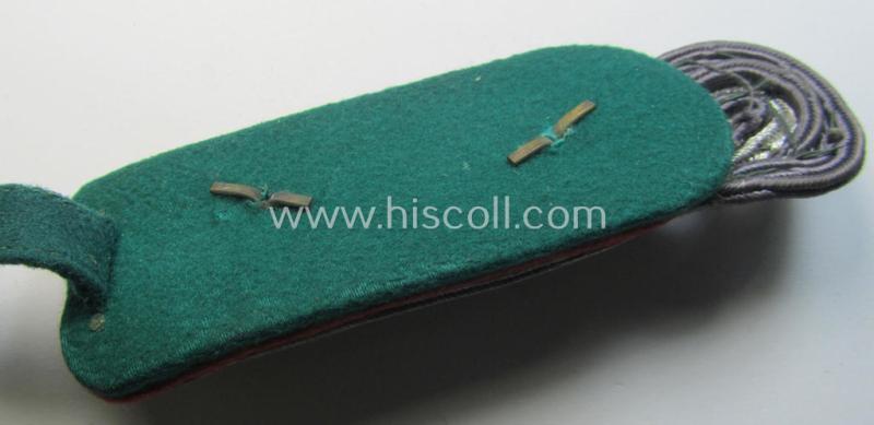 Neat - albeit regrettably single! - WH (Luftwaffe) NCO-type shoulderboard as was intended for a medium-ranked, administrative-official (ie. NCO) having the rank of: 'Oberfeldwebel' (ie.: 'Beambter des mittleren Dienstes')