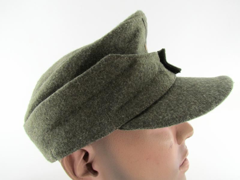 M43 Army (Heer) Field Cap ‘Einheitsfeldmütze’ with RBNr 1944.
