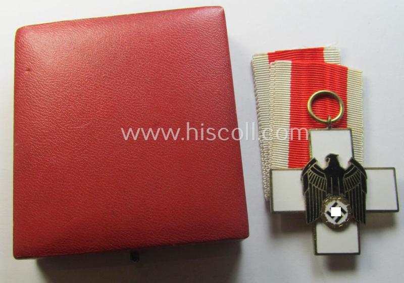 Multi-coloured- and nicely enamelled: 'Ehrenzeichen für deutsche Volkspflege 3. Stufe' that comes together with its original ribbon (ie. 'Bandabschnitt') and that comes stored in its period, 'LDO'-marked etui as found