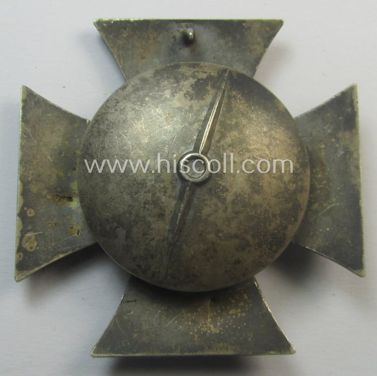 Hardly used, 'Eisernes Kreuz 1. Klasse' (or: Iron Cross 1st class), as executed in the scarcely seen so-called: 'screw-back-version', being an 'L/50'- (= 'Gebr. Godet'-) marked example
