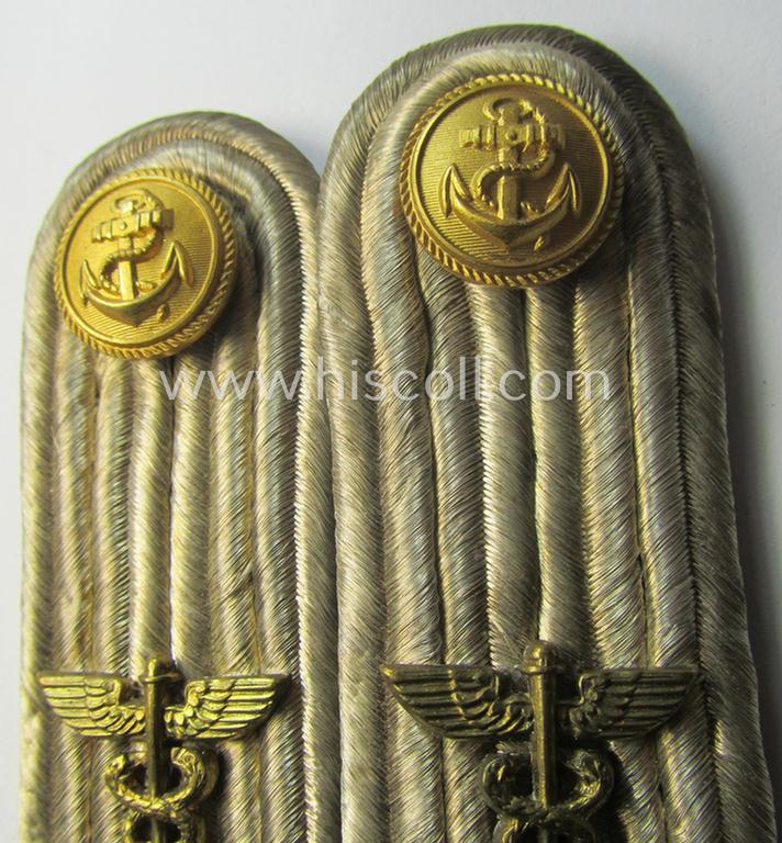 Pair of WH (KM) 'cyphered', officers'-type shoulderboards: 'Oberleutnant der Verwaltung' (onto their 'Auf der Steg'-mounting)