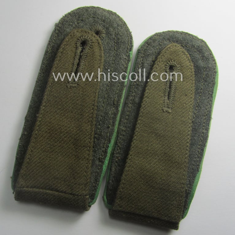 Superb - fully matching and actually rarely encountered! - mid-war-pattern, WH (Heeres) 'tropical'-issued NCO-type shoulderstraps as was intended for an: 'Oberfeldwebel der Panzer-Grenadier-Trpn.'
