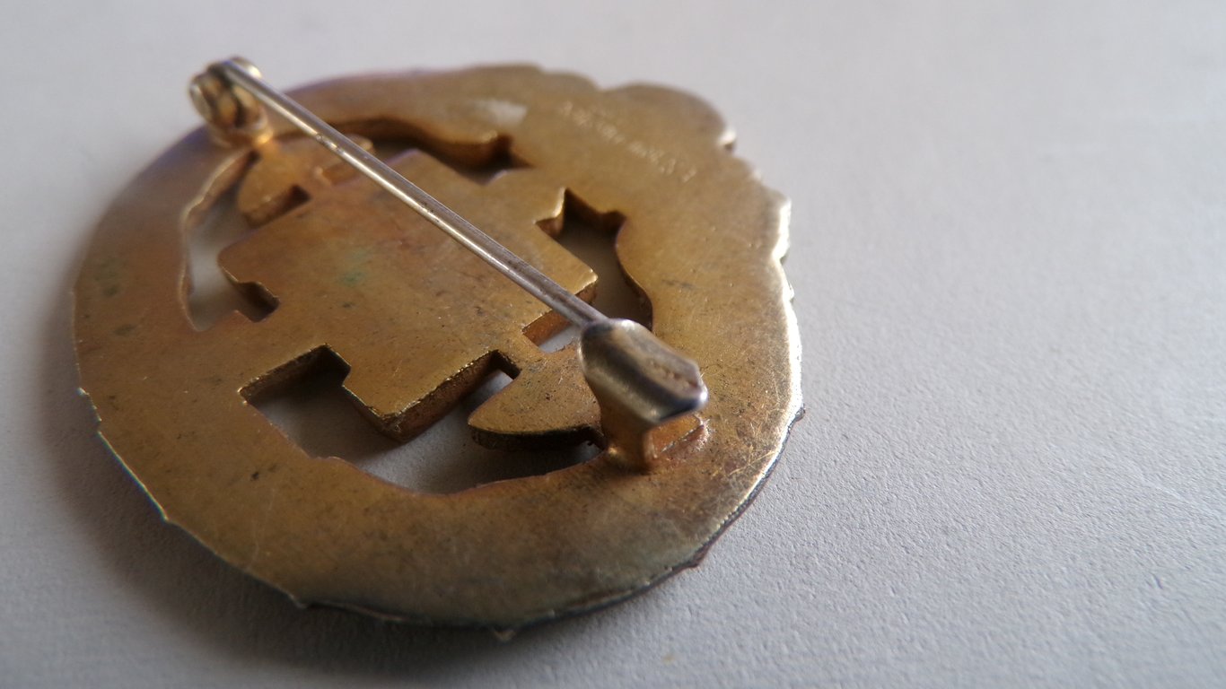 NSRL Heavy Athletics Badge in gold