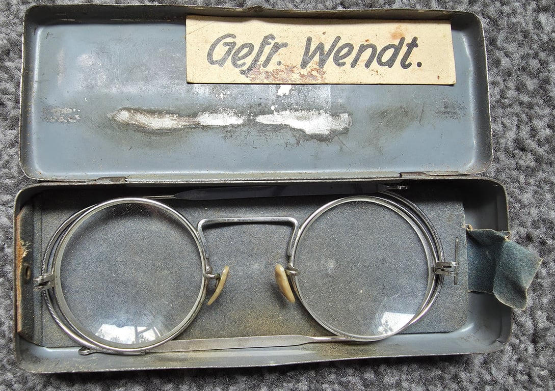 Wehrmacht Dienstbrille in case - named