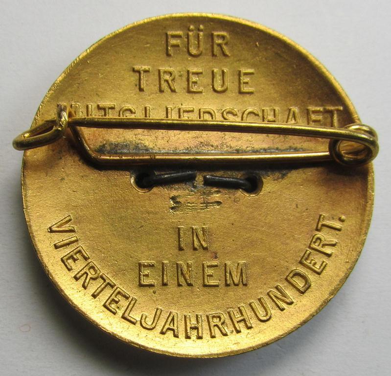 Interesting - and never before encountered! - neatly enamelled, commemorative membership lapel-pin as was intended for long-year membership within the: 'Schwäbischer Albverein' and that comes stored in its (period) circular-shaped etui (ie. box)