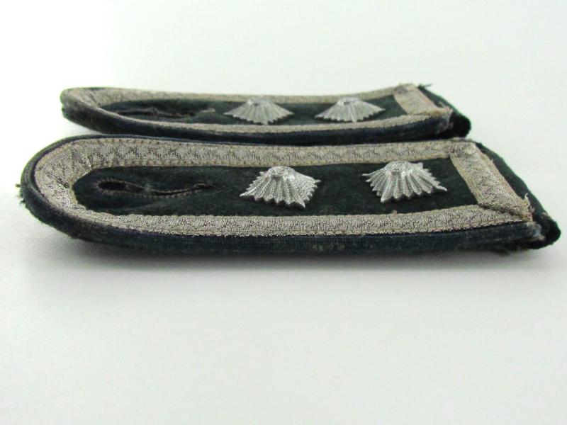 Wehrmacht ( Heer )Medical M36 shoulder boards Oberfeldwebel