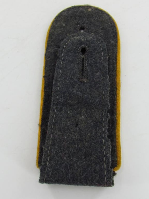 Single Luftwaffe EM shoulder board