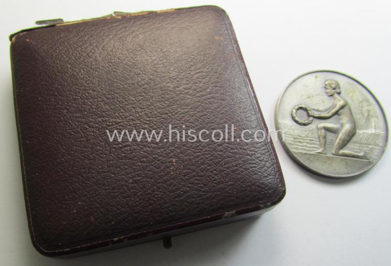 Unusual, silverish-toned 'TR'-period commemorative-award-plaque depicting a kneeling woman and entitled: 'Thüringsche Hauptland-Wirtschafts-Kammer' and that comes stored in its period- and 'Carl Poellath'-marked etui