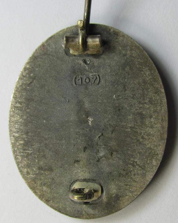 Attractive, silver-class woundbadge (or: 'Verwundeten Abzeichen in Silber') being a nicely maker- (ie. '107'-) marked example (as was produced by the desirable 'Hersteller' ie. maker: 'Carl Wild')