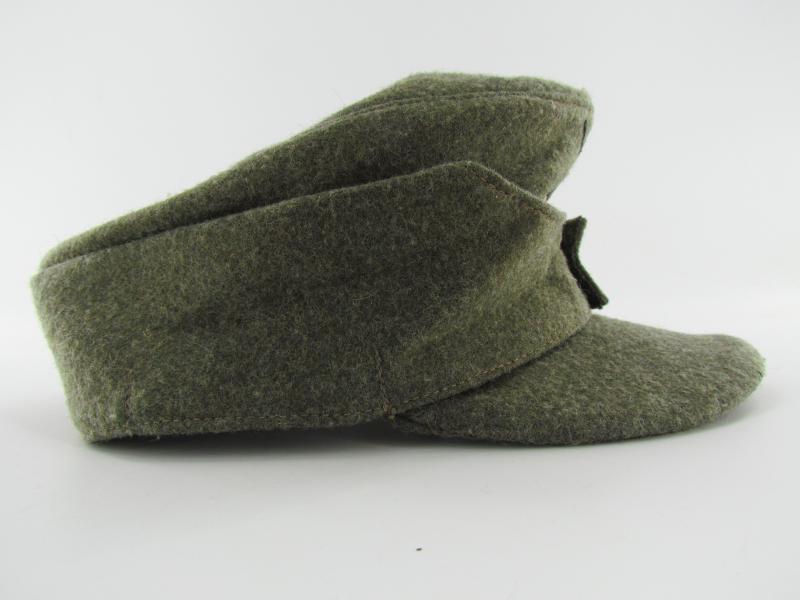 M43 Army (Heer) Field Cap ‘Einheitsfeldmütze’ with RBNr 1944.
