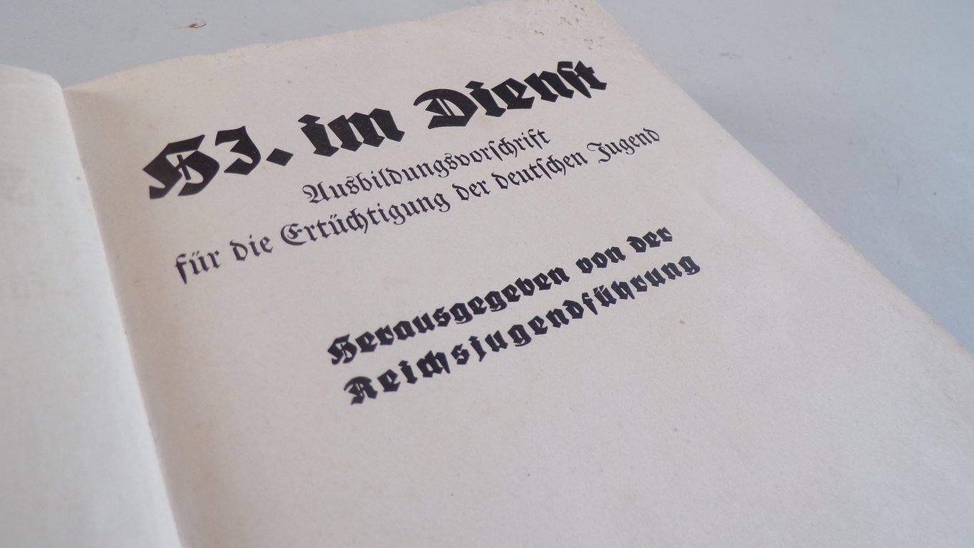 HJ im Dienst Handbook - Linen Cover