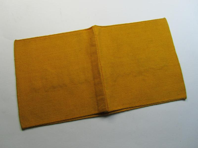 Very nice - and scarely encountered! - Wehrmacht-related, golden-yellow-coloured and/or typical linnen-based armband (ie. 'Armbinde') as executed in 'BeVo'-weave-pattern entitled: 'Bahnhofswache'