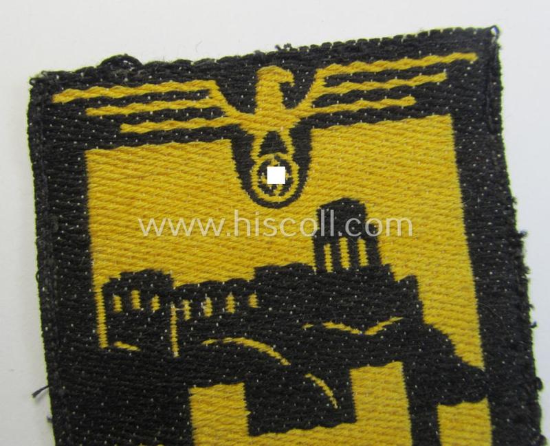 Superb - very unusual and only twice before encountered! - linnen-based- and/or: 'BeVo'-woven (smaller!) cloth-based sportshirt-patch depicting a capital: 'H' and 'U'-character as intended for usage by students of the: 'Universität Heidelberg...