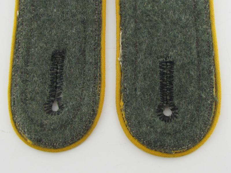 Wehrmacht (Heer) M36 cavalry or reconnaissance shoulder boards for Unteroffizier (NCO)