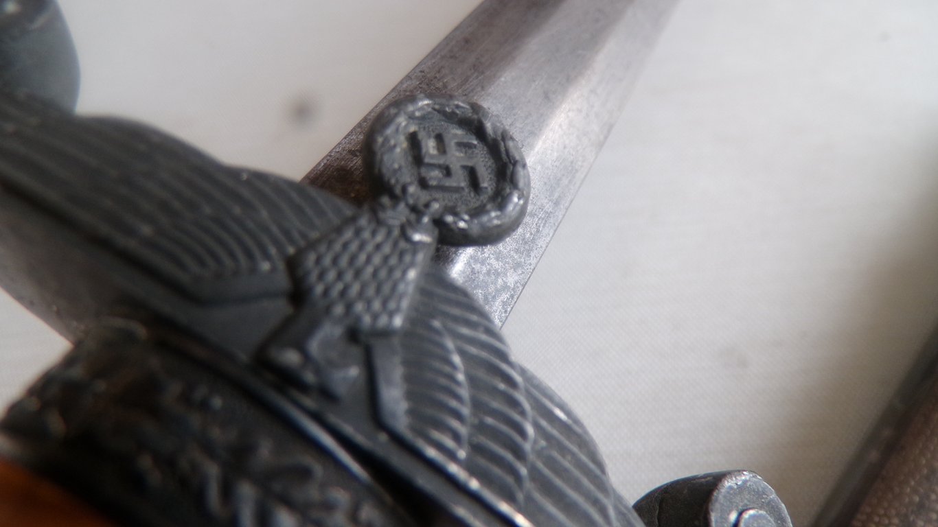 Heer Officer's Dress dagger Carl Eickhorn