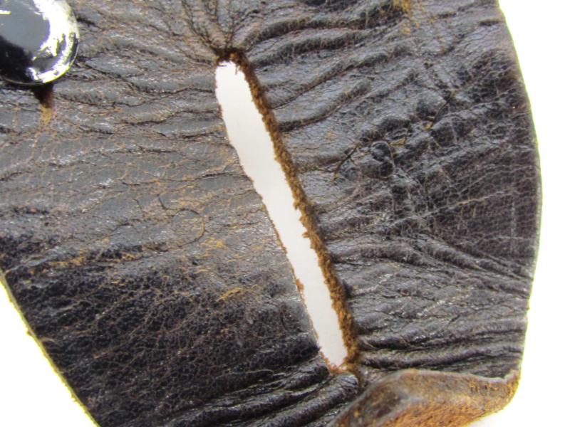 Wehrmacht binoculars Leather Straps & Anti-Movement Flap