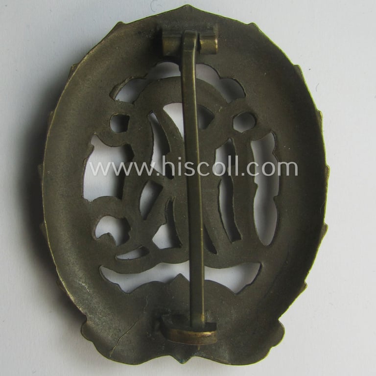 'Reichssportabzeichen DRL in Bronze' (being a neat example that is unusually void of a makers'- nor 'Ges.Gesch.'-designation)