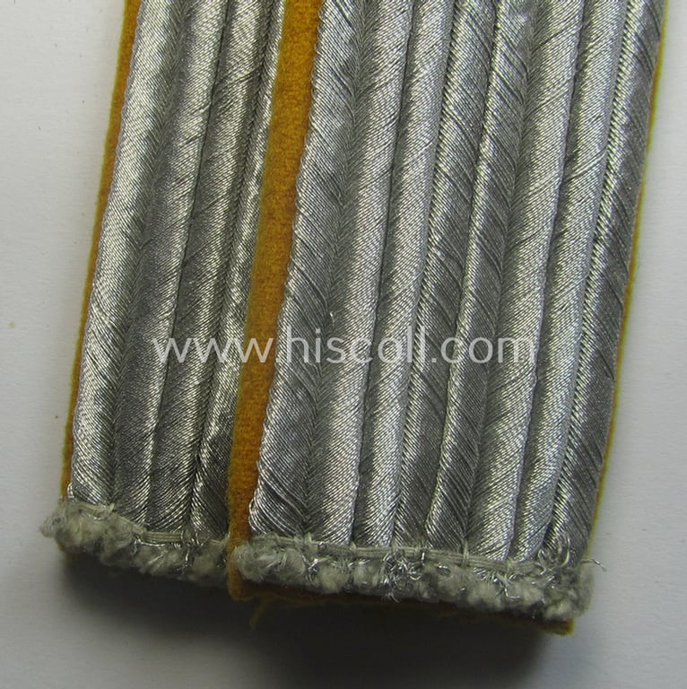 Pair of WH (Luftwaffe) officers'-type shoulderboards as was intended for usage by a: 'Leutnant eines Flieger- o. Fallschirmjäger-Rgts.'